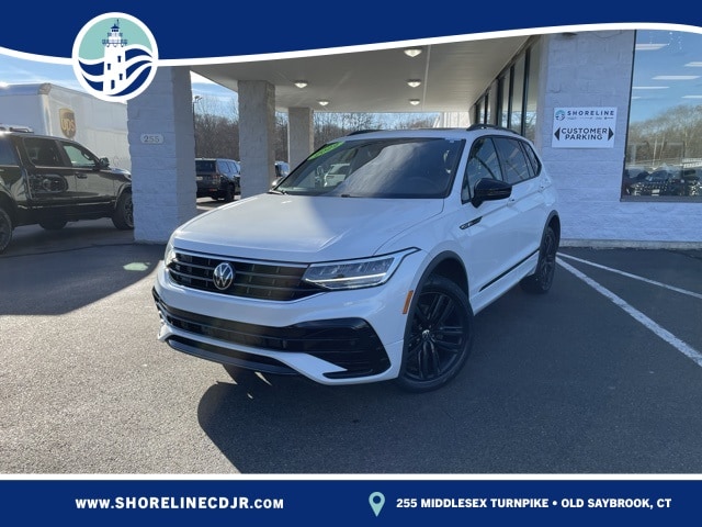 2022 Volkswagen Tiguan SE R-LINE BLACK's photo