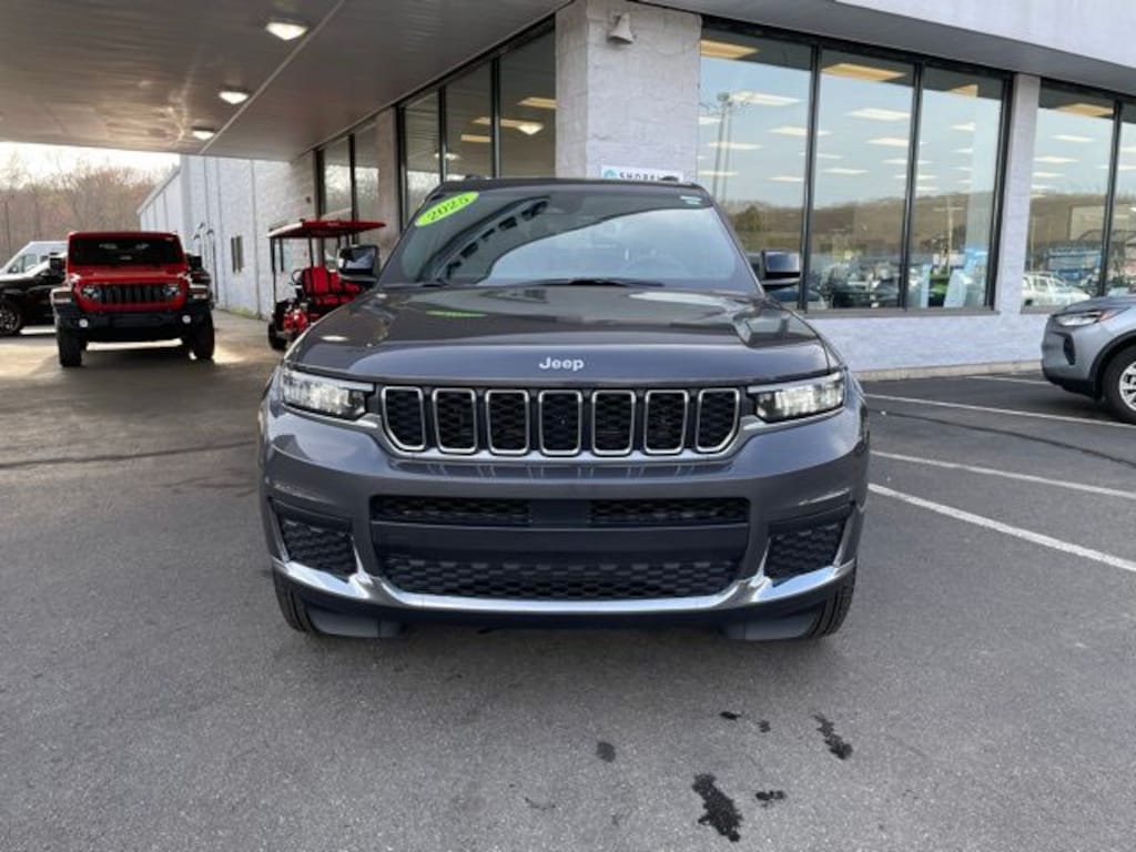 Used 2025 Jeep Grand Cherokee L Laredo SUV