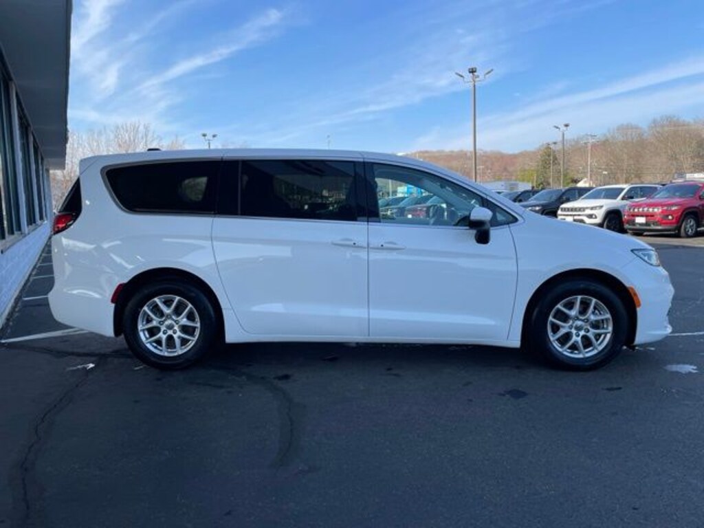 Used 2023 Chrysler Pacifica Touring L Van Passenger Van