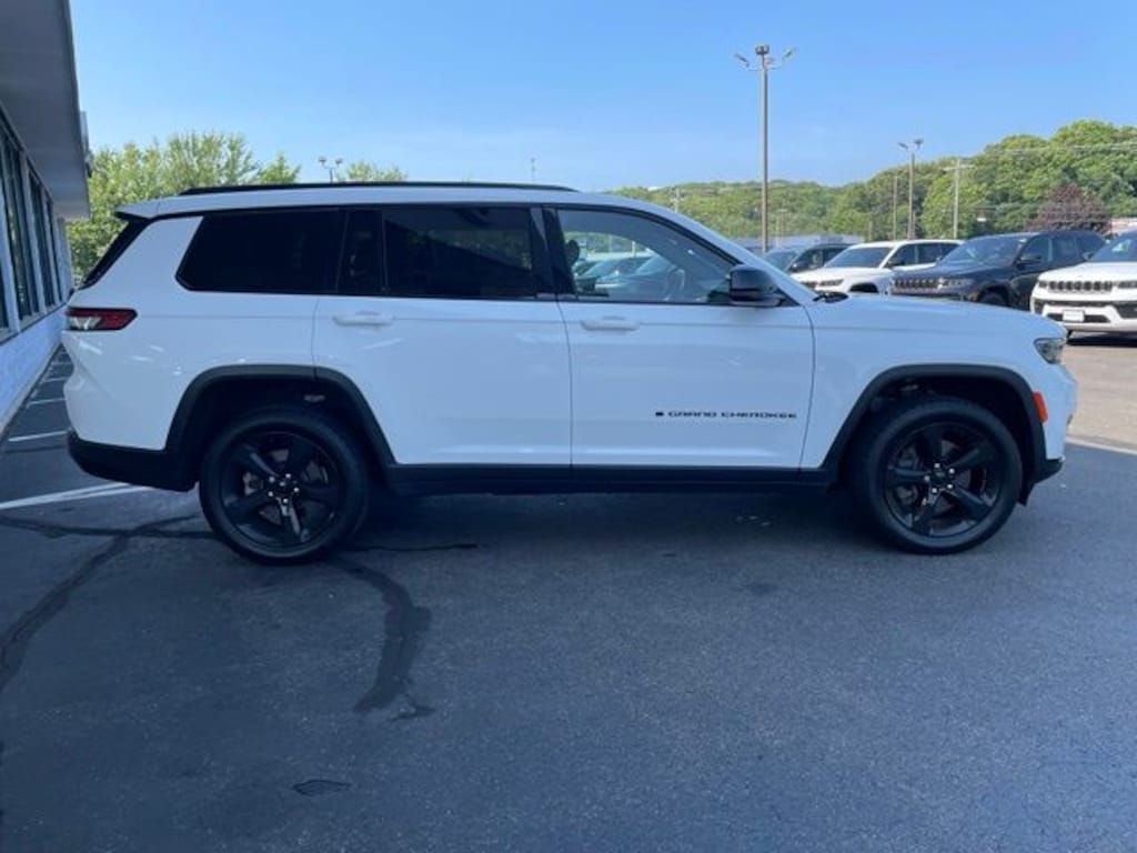 Used 2022 Jeep New Grand Cherokee Laredo SUV