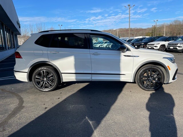 2022 Volkswagen Tiguan SE R-Line Black photo 3