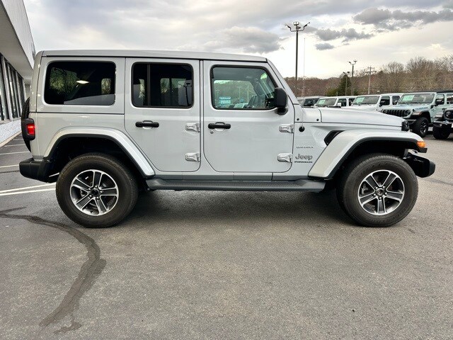2023 Jeep Wrangler Sahara photo 4