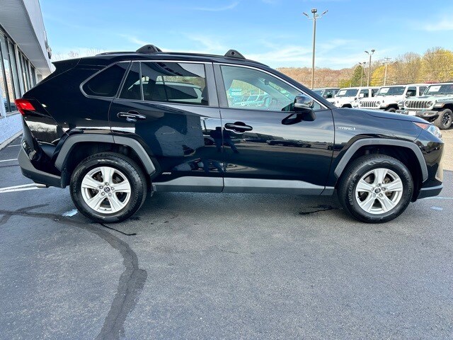 2021 Toyota RAV4 Hybrid XLE photo 4
