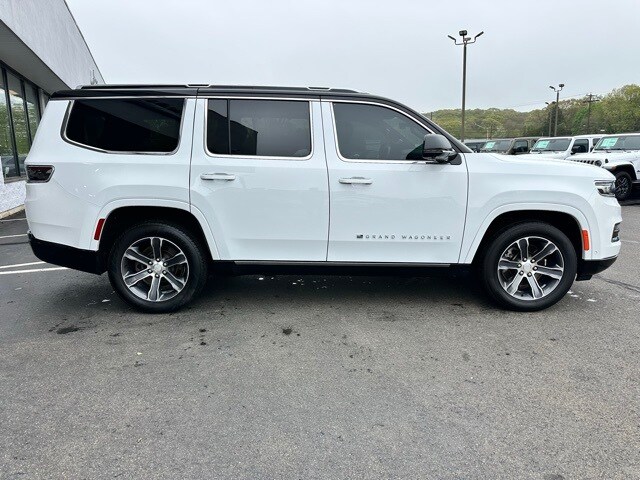 2023 Jeep Grand Wagoneer Base photo 4