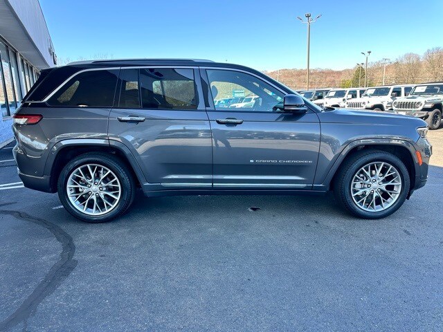 2023 Jeep Grand Cherokee Summit photo 2