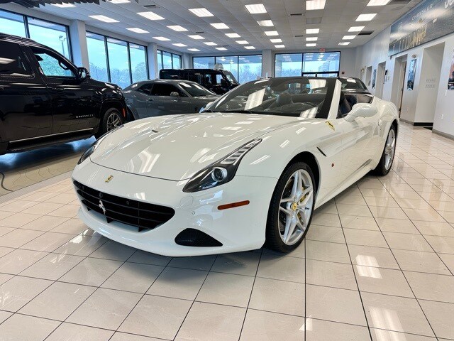 2016 Ferrari California T photo 2