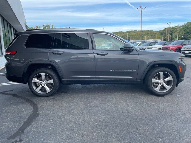 2022 Jeep Grand Cherokee Limited photo 2