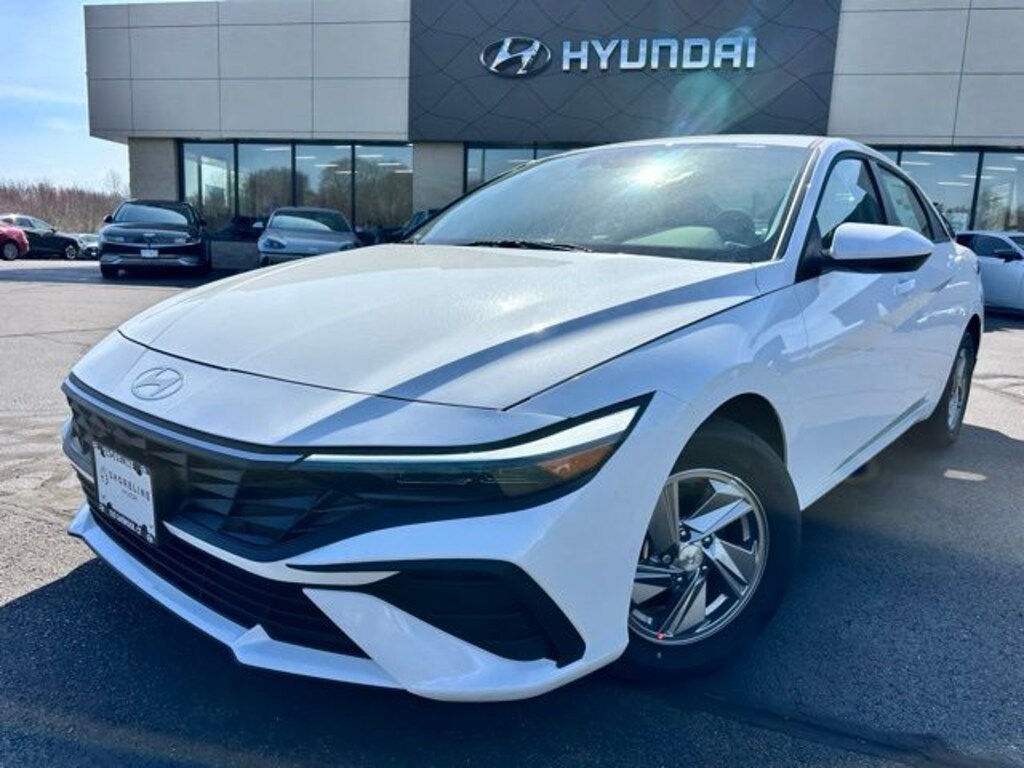 Used 2025 Hyundai Elantra SE Sedan