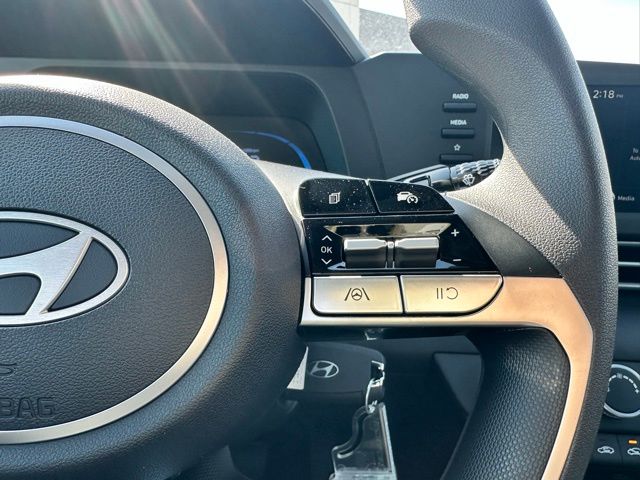 2025 Hyundai Elantra SE - Photo 15