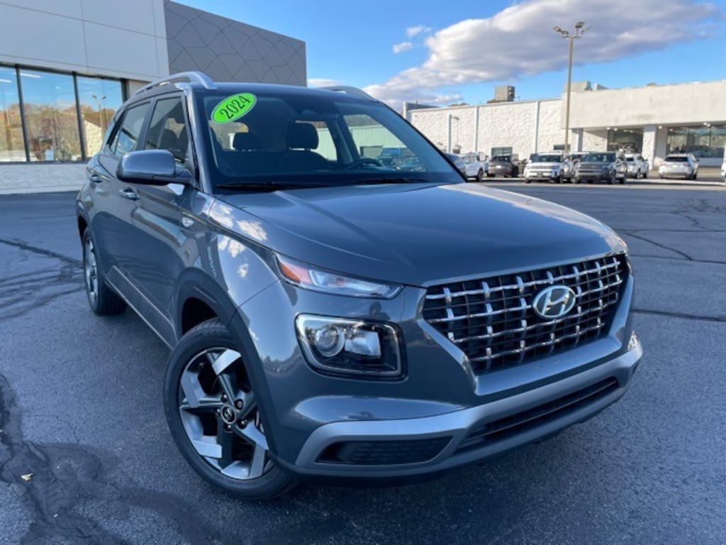 Used 2024 Hyundai Venue SEL SUV