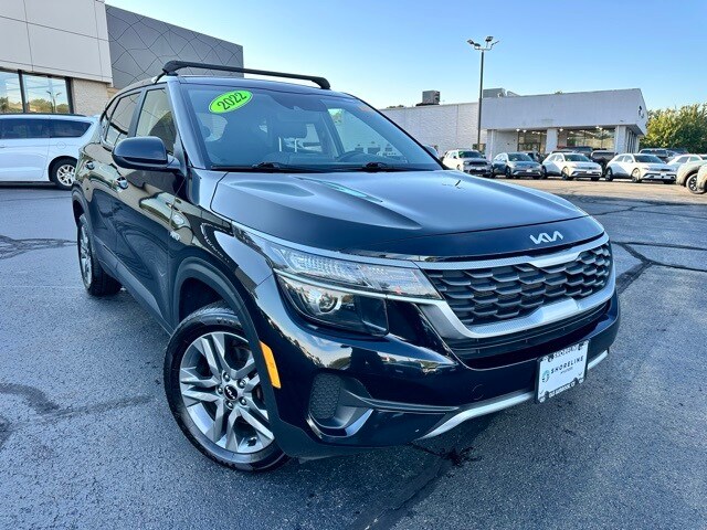 2022 Kia Seltos LX photo 2