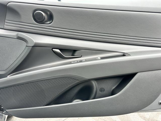 2025 Hyundai Elantra Blue - Photo 27