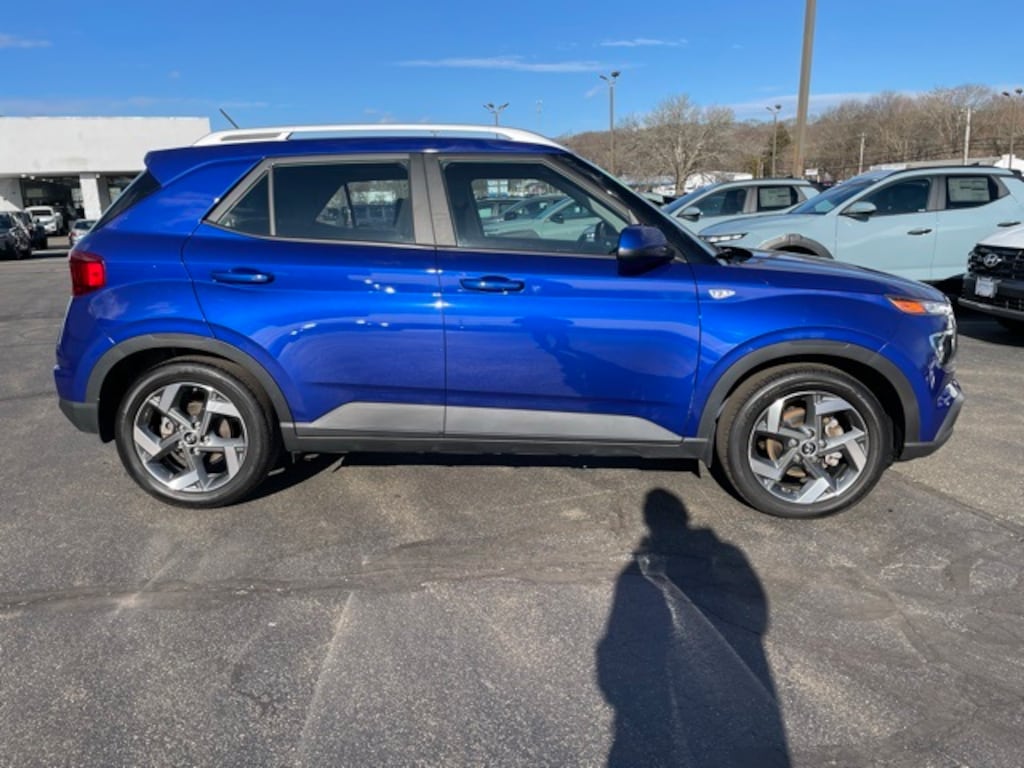 Used 2023 Hyundai Venue SEL SUV