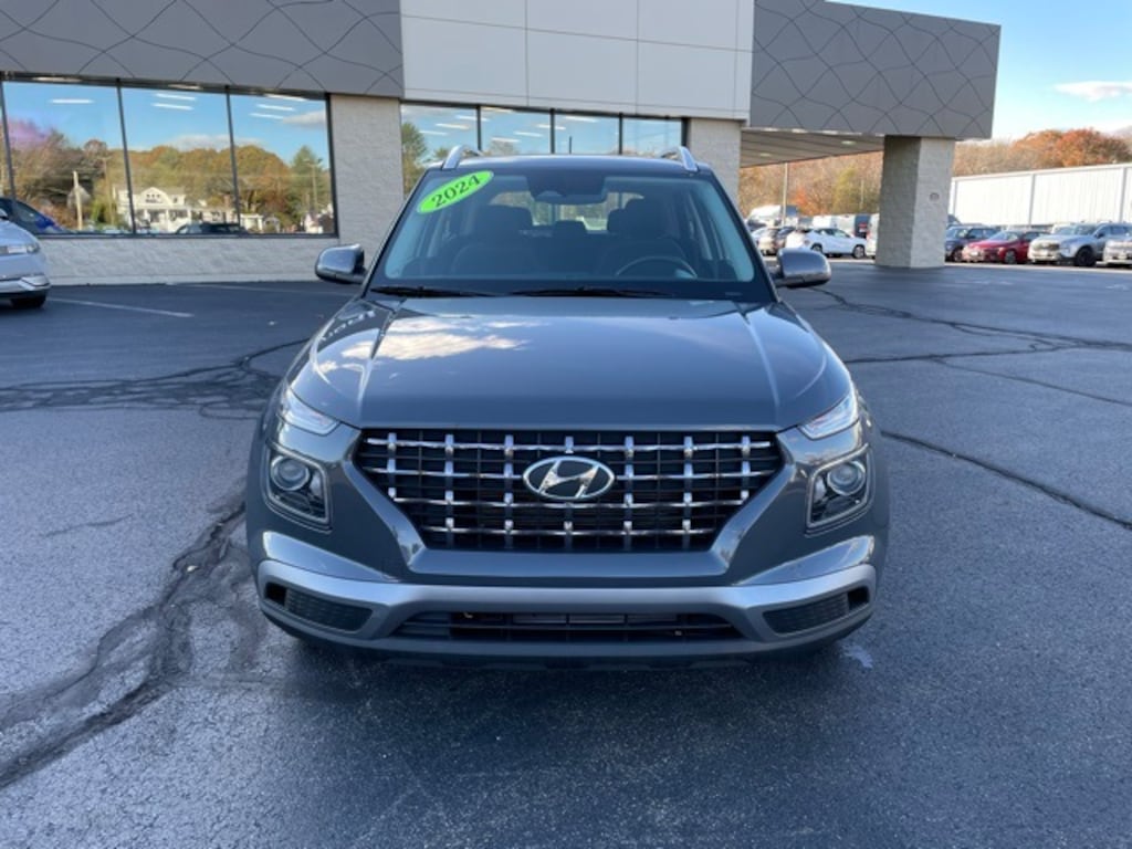 Used 2024 Hyundai Venue SEL SUV