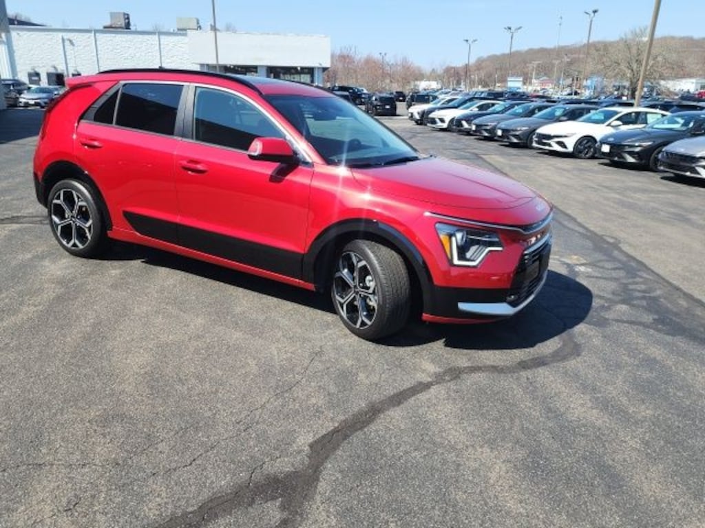 Used 2023 Kia Niro EX Touring SUV