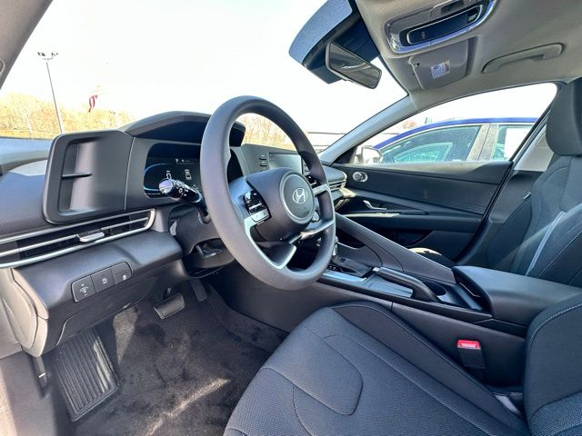 2025 Hyundai Elantra SE - Photo 10