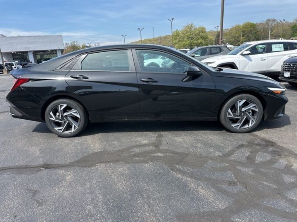 Used 2025 Hyundai Elantra SEL Sport Sedan