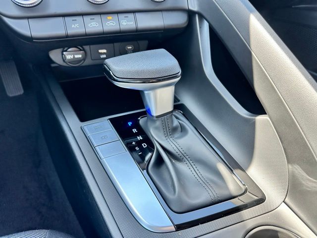 2025 Hyundai Elantra SE - Photo 21
