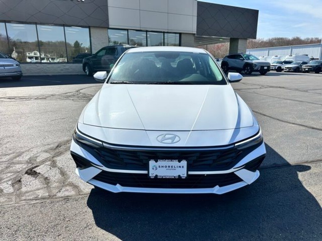 Used 2025 Hyundai Elantra SE Sedan