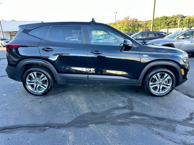 2022 Kia Seltos LX photo 3