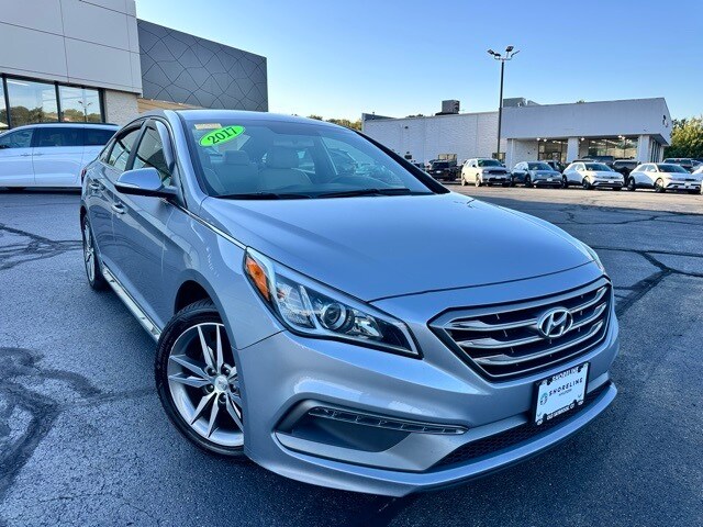 2017 Hyundai Sonata Sport 2.0T photo 3