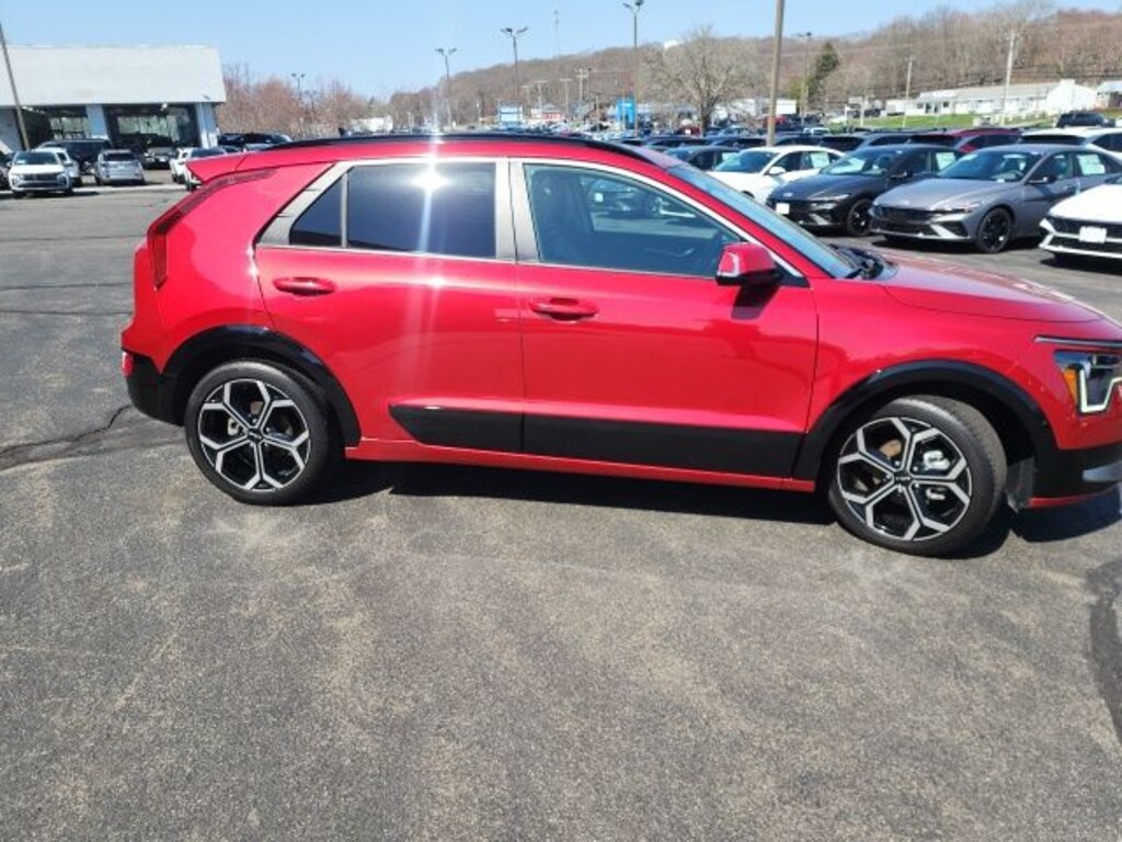 Used 2023 Kia Niro EX Touring SUV