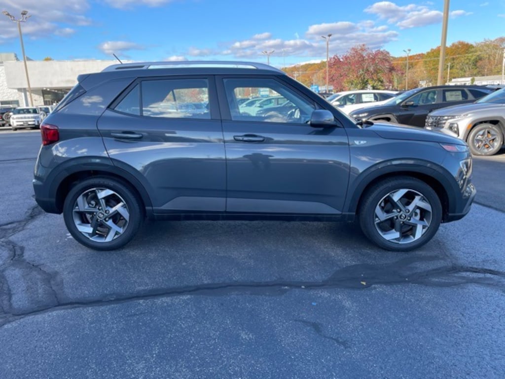 Used 2024 Hyundai Venue SEL SUV