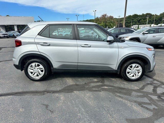 2023 Hyundai Venue SE photo 4