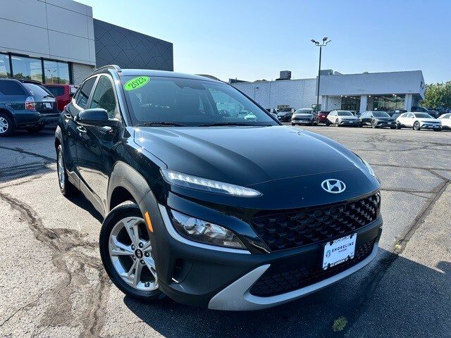 2023 Hyundai Kona SEL photo 2