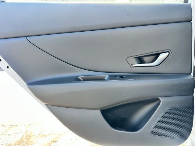 2025 Hyundai Elantra SE - Photo 23