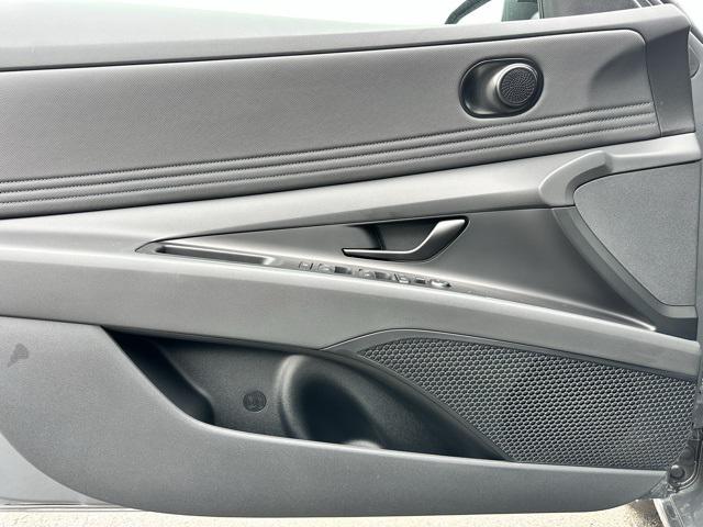 2025 Hyundai Elantra Blue - Photo 9