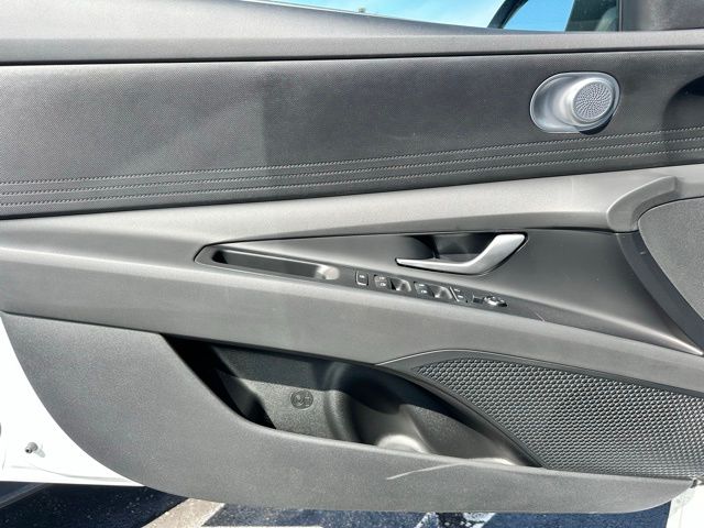 2025 Hyundai Elantra SE - Photo 9