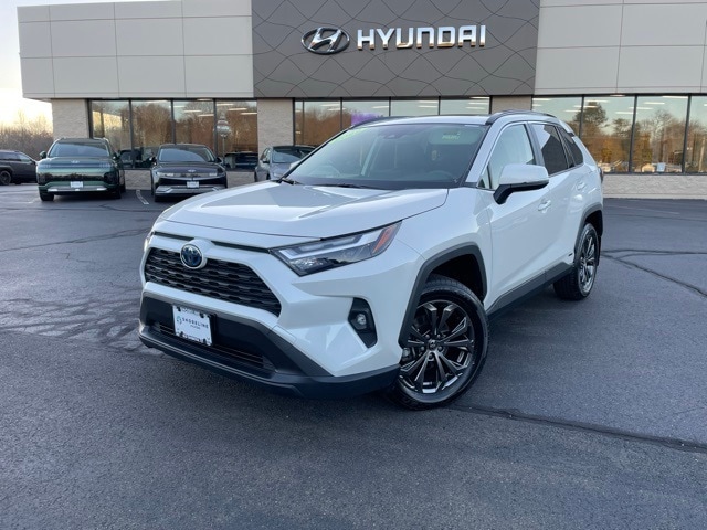 2022 Toyota RAV4 XLE Premium's photo