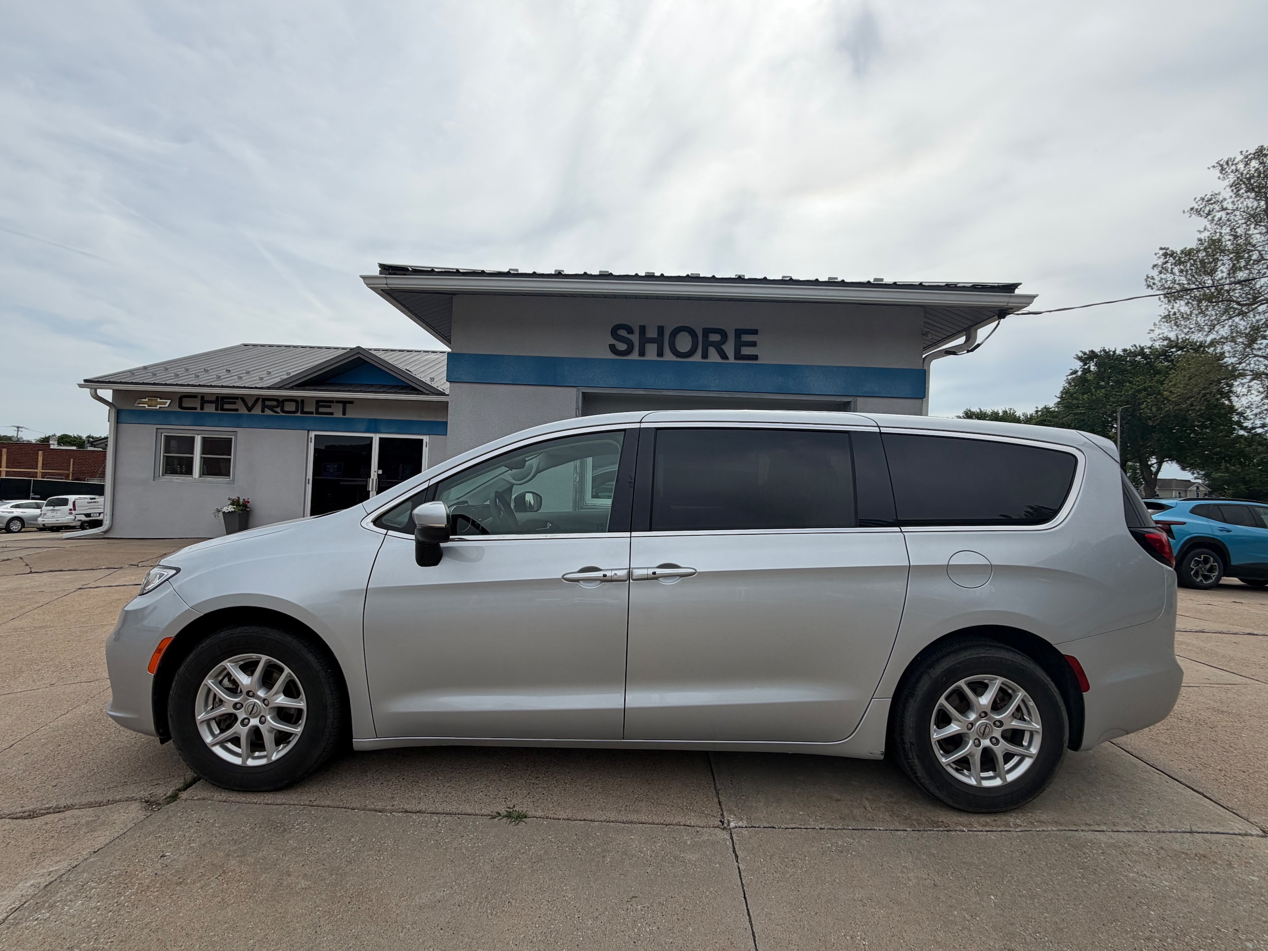 2023 Chrysler Pacifica Touring L's photo