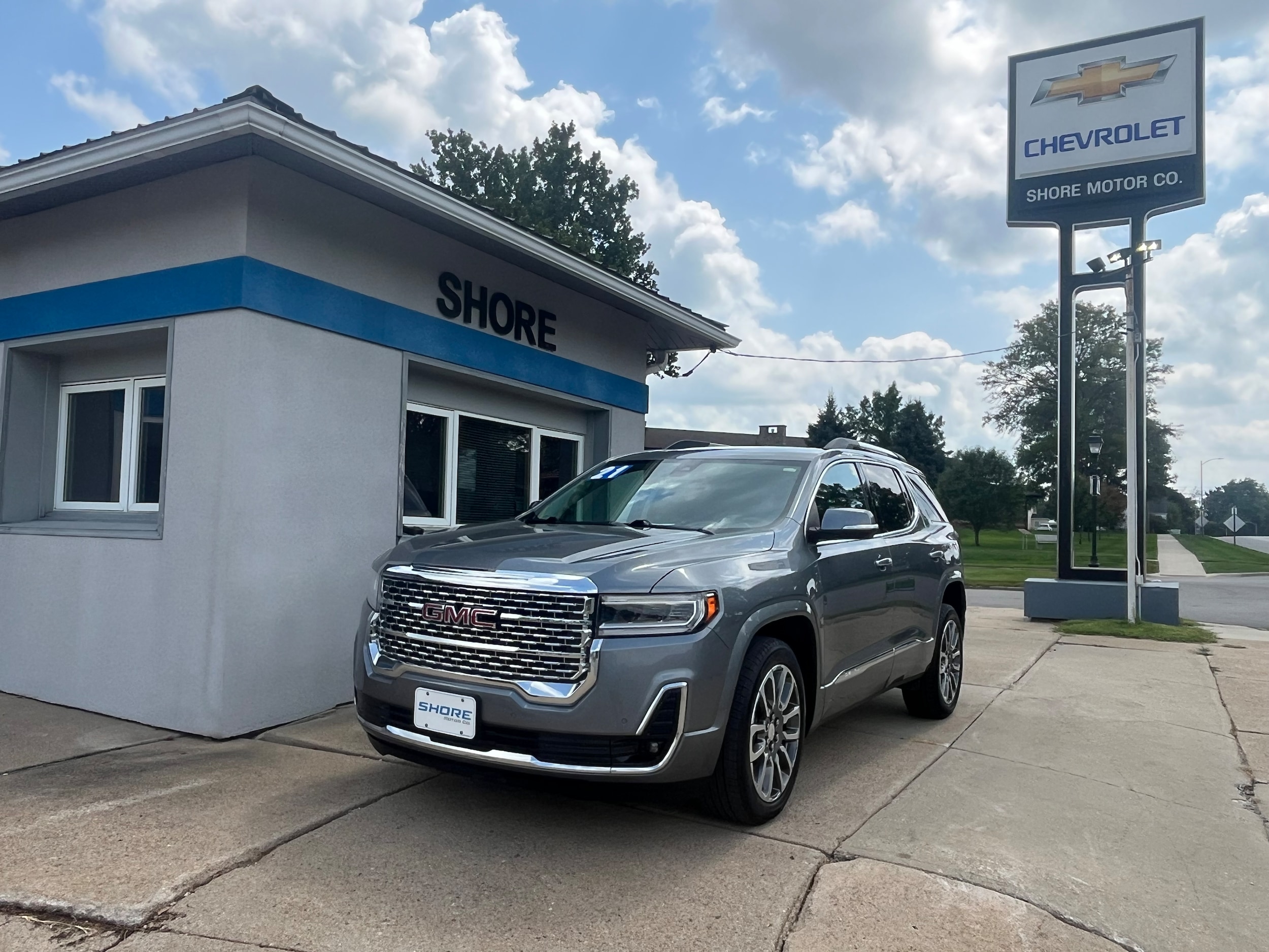 Used 2021 GMC Acadia Denali with VIN 1GKKNXLS1MZ221340 for sale in Clarinda, IA