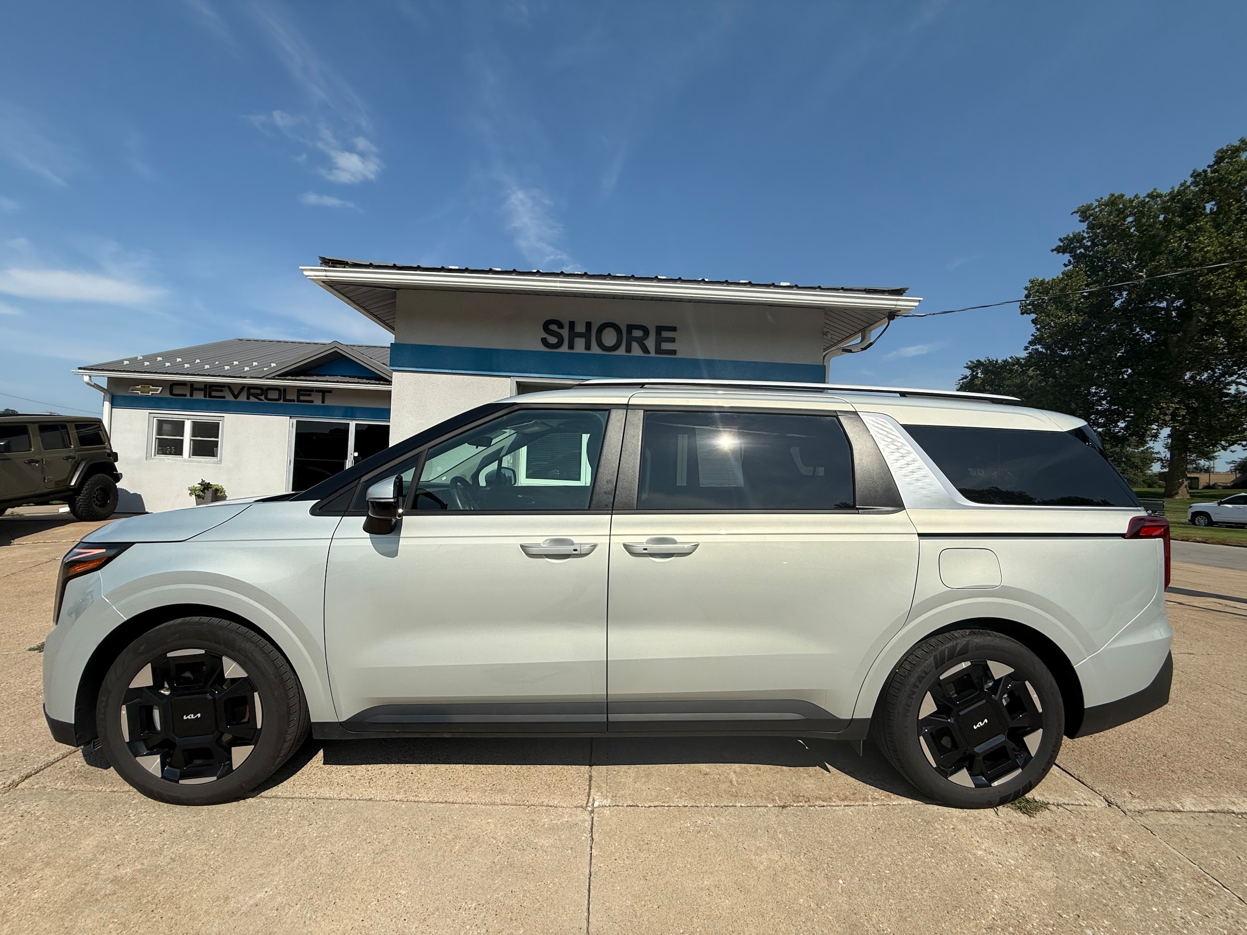 2025 Kia Carnival EX's photo