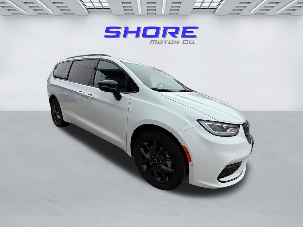 New 2026 Chrysler Pacifica Limited Van Passenger Van
