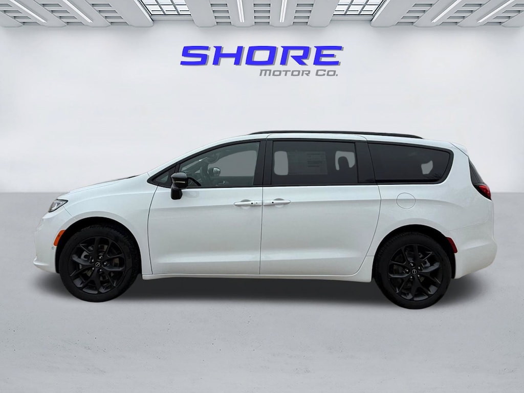 New 2026 Chrysler Pacifica Limited Van Passenger Van