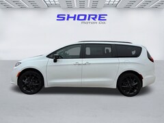 2026 Chrysler Pacifica Limited Van Passenger Van