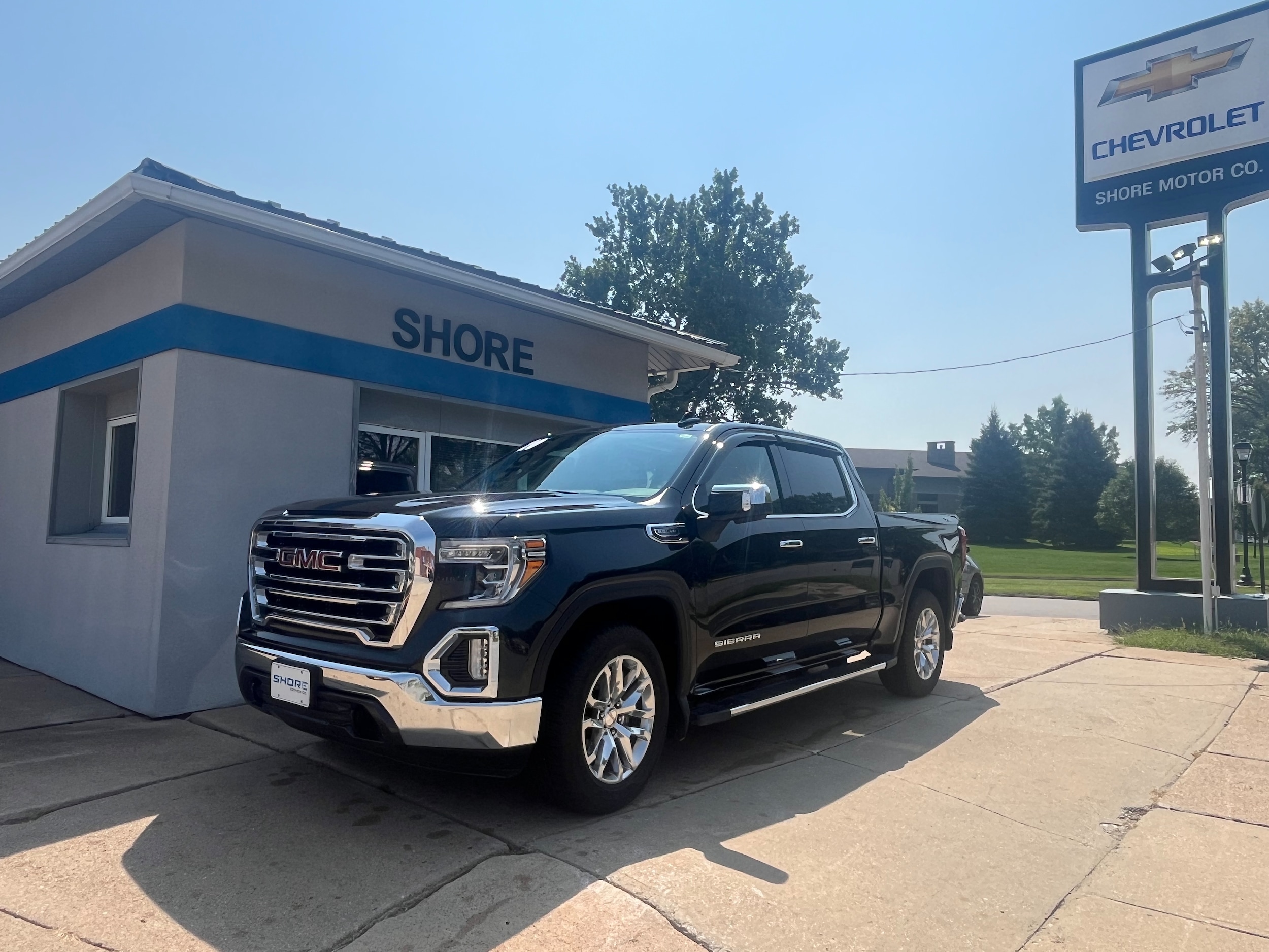 Used 2020 GMC Sierra 1500 SLT with VIN 1GTU9DED4LZ241599 for sale in Clarinda, IA