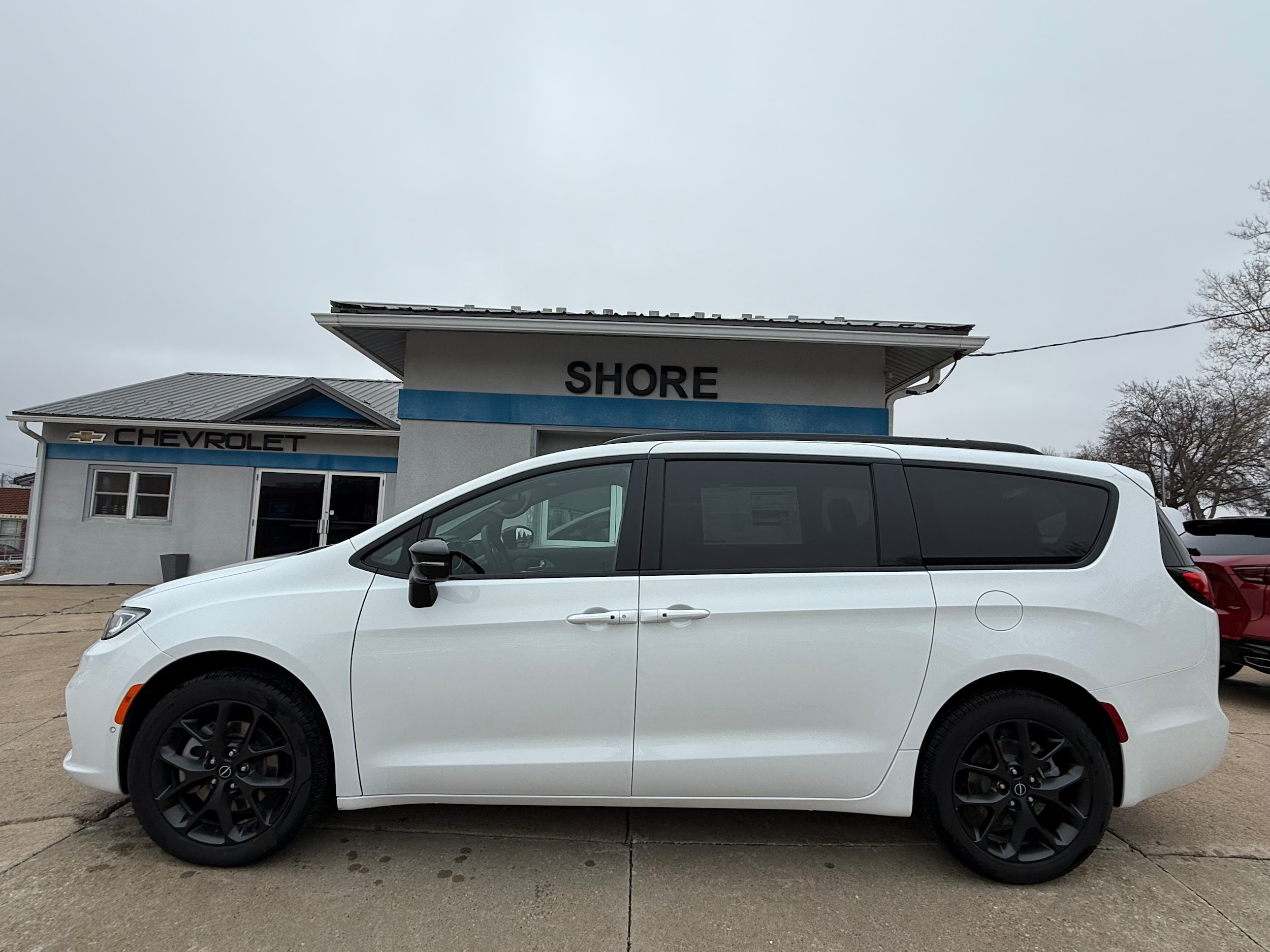 2026 Chrysler Pacifica Limited's photo