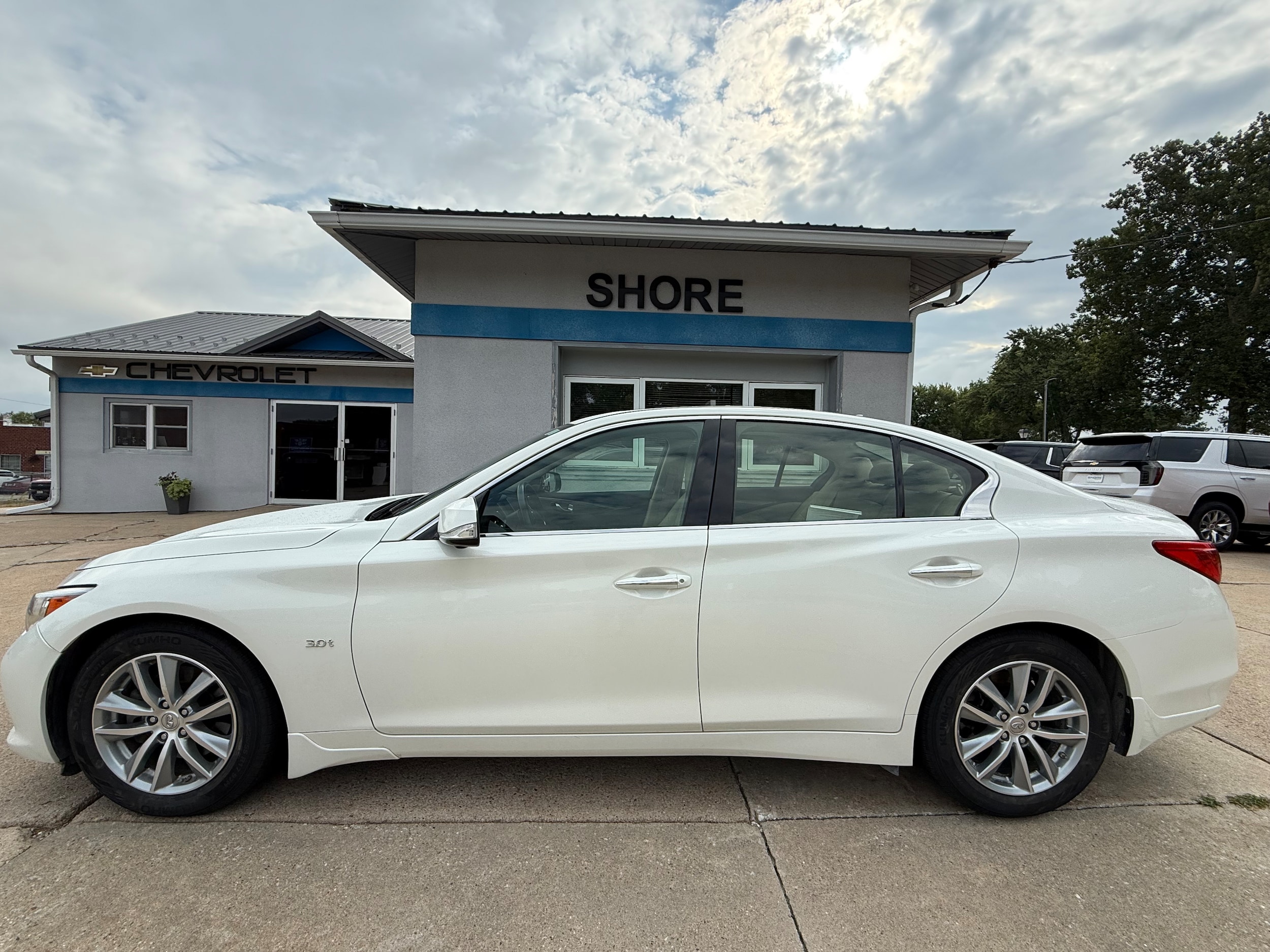 2017 Infiniti Q50 Premium