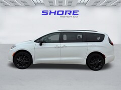 2026 Chrysler Pacifica Limited Van Passenger Van