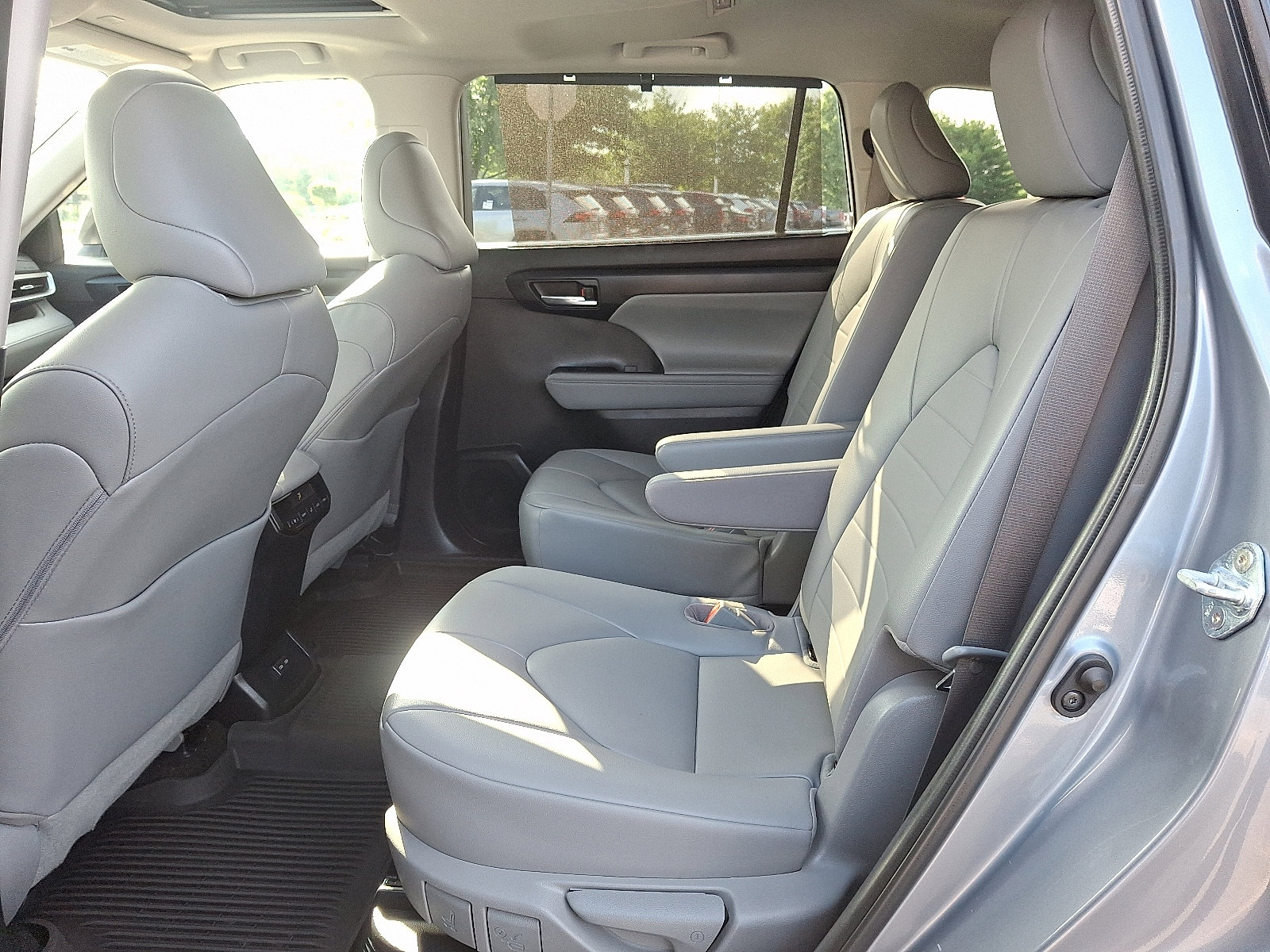 2023 Toyota Highlander XLE - Photo 10