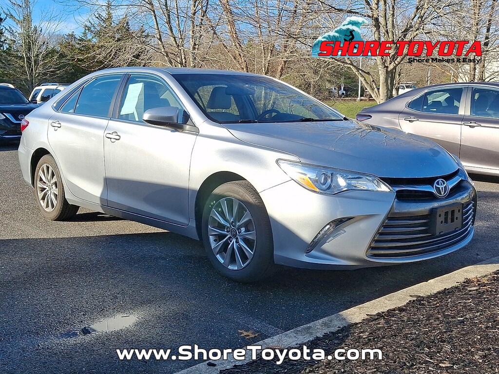 Used 2017 Toyota Camry SE Sedan