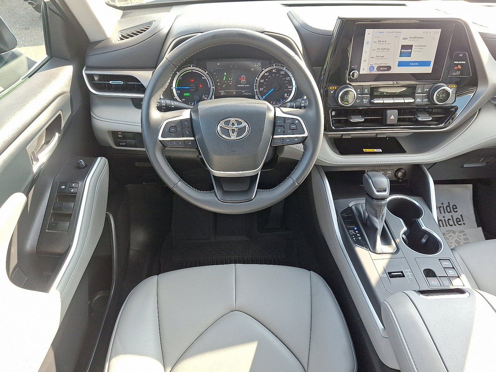 2023 Toyota Highlander XLE - Photo 12
