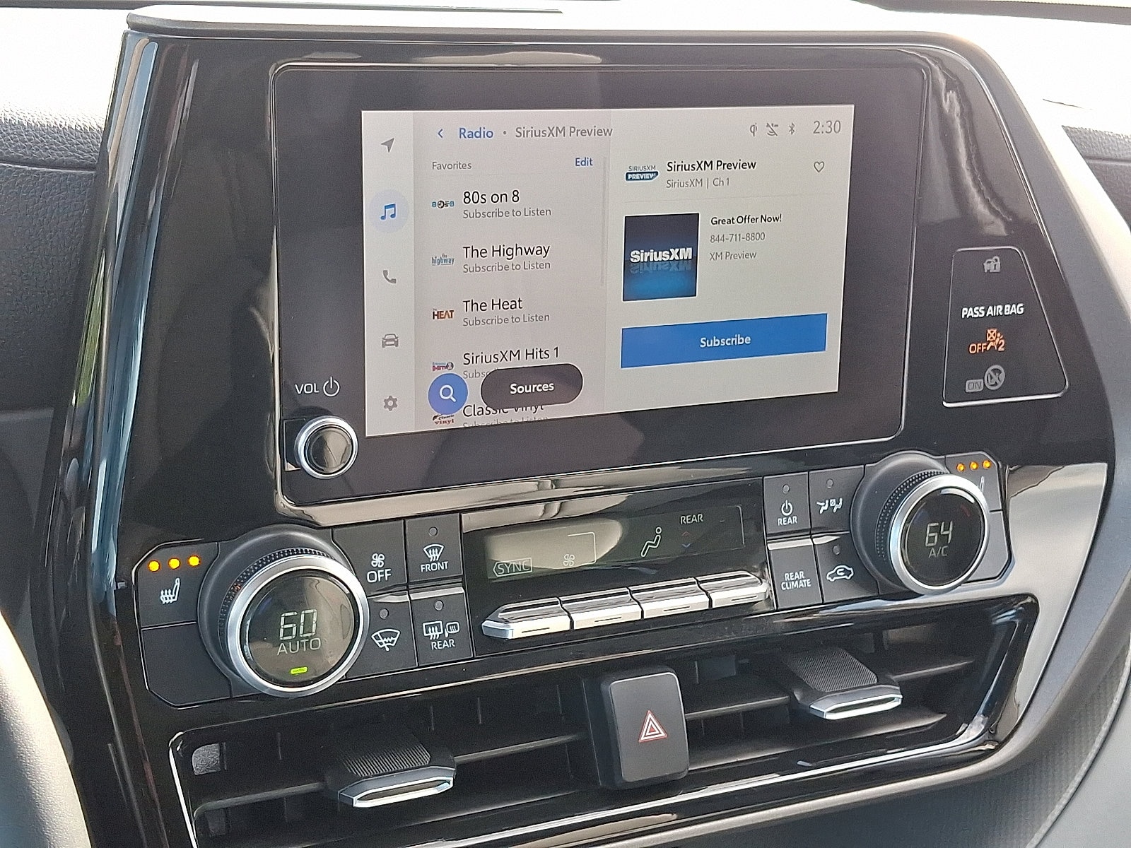 2023 Toyota Highlander XLE - Photo 18