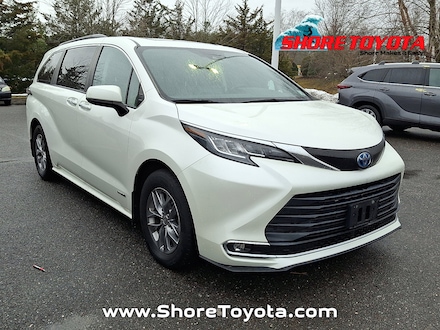 2021 Toyota Sienna XLE 7 Passenger Van
