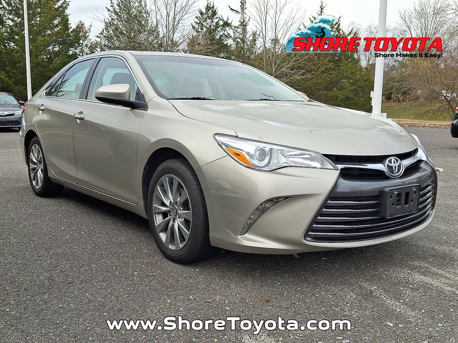 2016 Toyota Camry XLE's photo