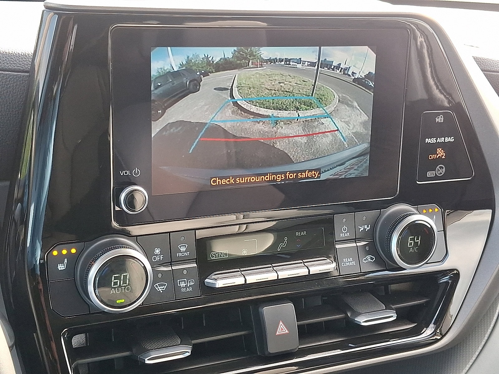 2023 Toyota Highlander XLE - Photo 19